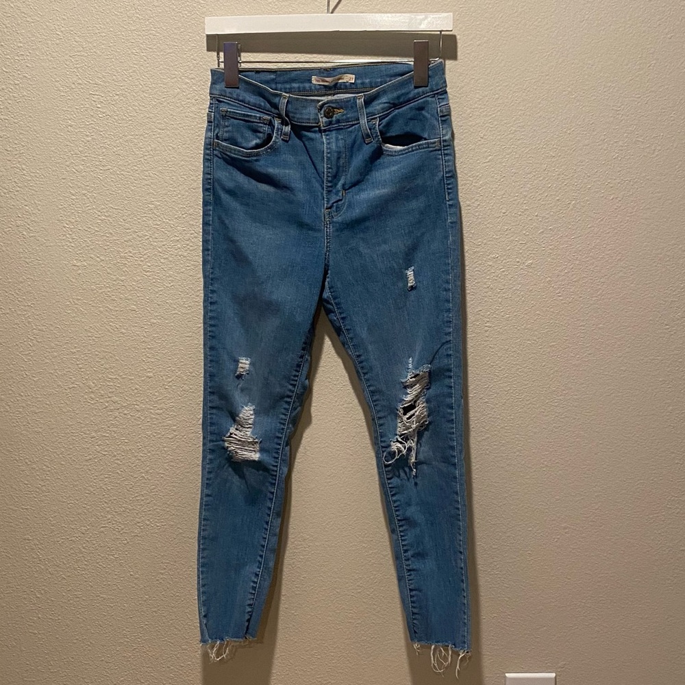 Levi’s 720‎ High rise super skinny jeans size 27 blue distressed